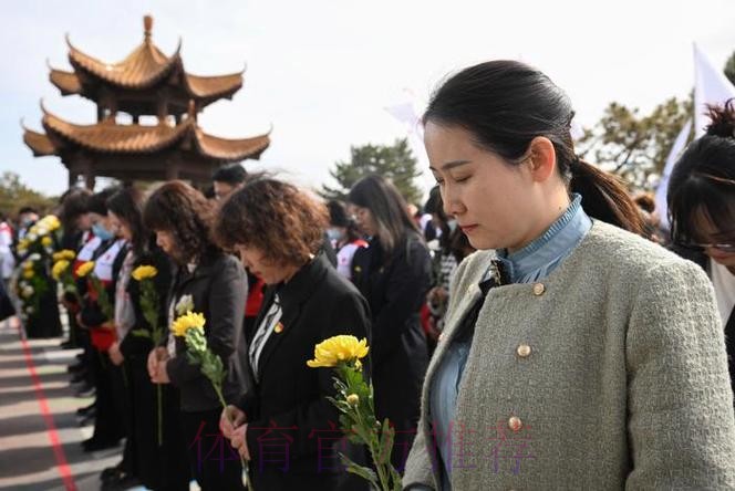 五超联赛赛会制呼市站赛前举行默哀仪式 悼念“5·12”逝去同胞 五超联赛赛会制呼市站赛前举行默哀仪式 悼念“5·12”逝去同胞